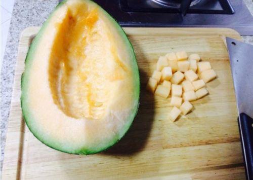 晚上加餐吃哈密瓜,哈密瓜甜蜜来袭