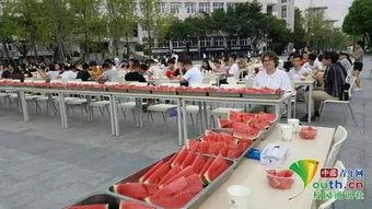 学校比赛吃瓜,吃瓜大赛，谁与争锋？