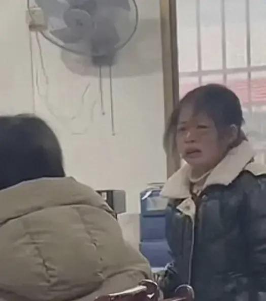 吃瓜被老师发现