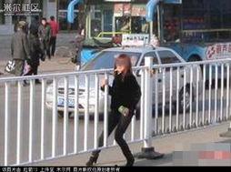 护栏女吃瓜视频