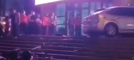 失控吃瓜路人视频,一场意外引发的全民围观  第2张