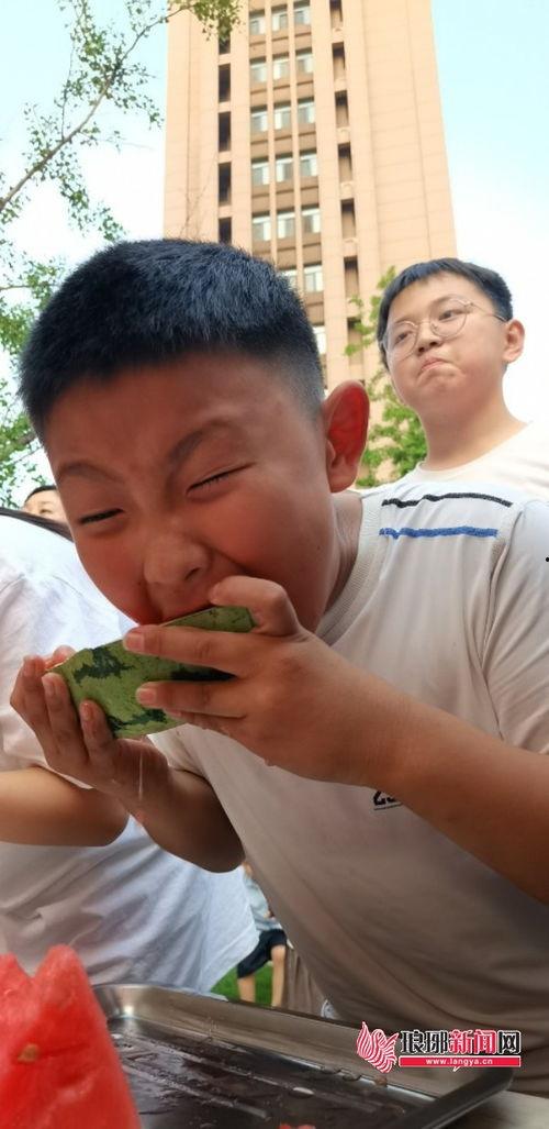 小区吃瓜比赛,小区吃瓜比赛欢乐盛况 第2张 小区吃瓜比赛,小区吃瓜比赛欢乐盛况 第2张