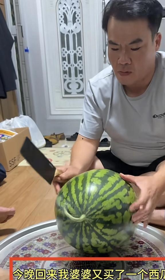 吕梁直播吃瓜,揭秘网红美食背后的故事 第3张 吕梁直播吃瓜,揭秘网红美食背后的故事 第3张